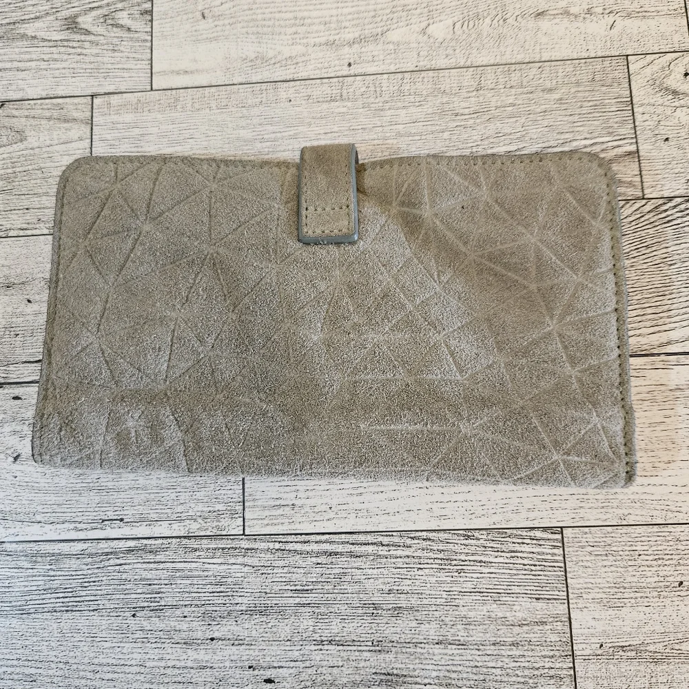 Suede Wallet Snap Close 7.5